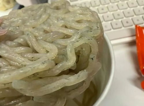 麻六记酸辣粉发霉，代工厂背后真相大揭秘！