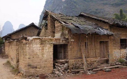 墙壁斑驳、看起来不太牢固的老房子