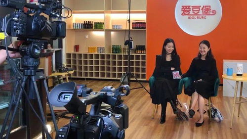 观赛团认真观看比赛