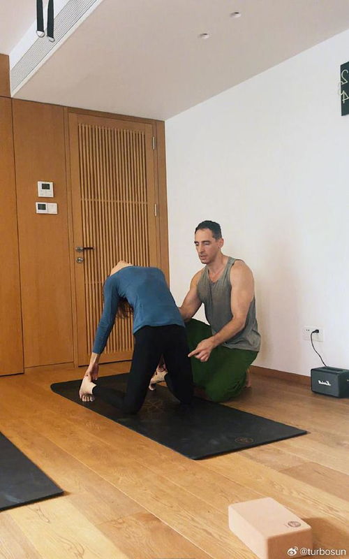 三甲医院医生谈李晟岔腿坐有益？真相大揭秘！