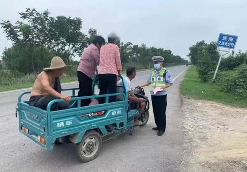 北京密云特大暴雨致村庄被淹 村民惊险求生