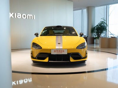 小米SU7 Ultra汽车侧面