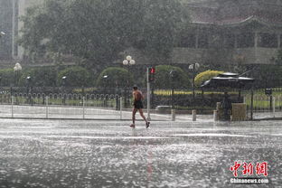 北京强降雨渐缓，市民生活受影响
