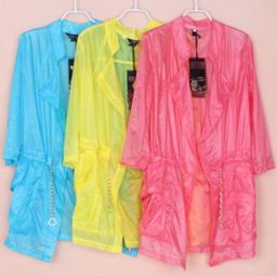 商家摊位上的防晒衣