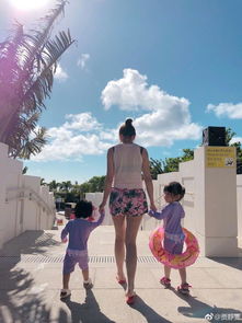 贾静雯一家海边合影