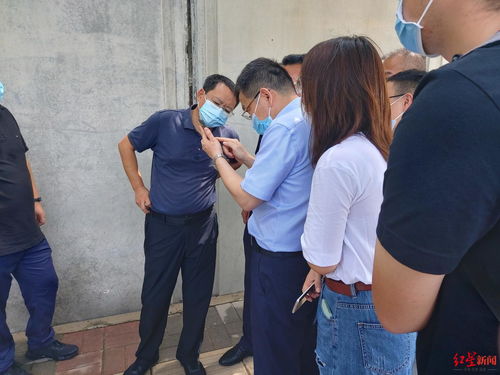 工作人员现场工作