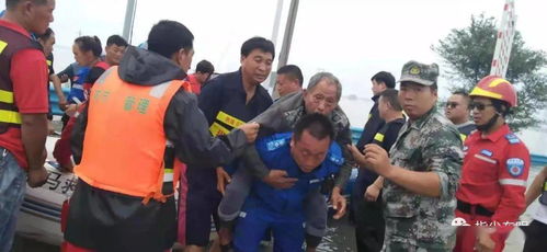 救援队救助群众