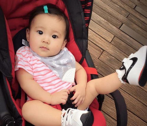 贾静雯带仨女海边游遇海啸警报：惊险又难忘的经历