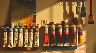 颜料师视频中的画面