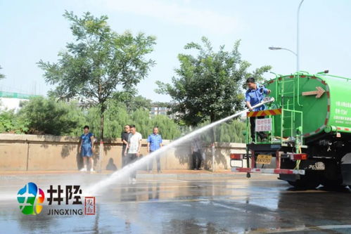 广东暴雨街头景象