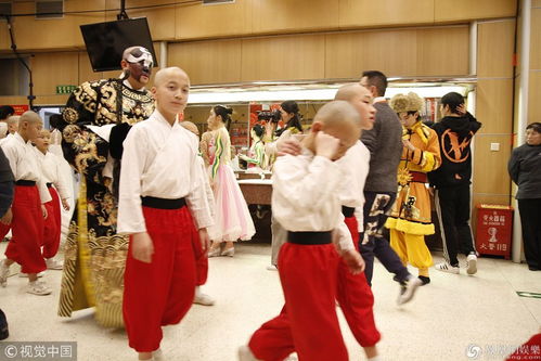 戏曲演员准备演出