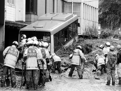 日本救援人员开展相关工作