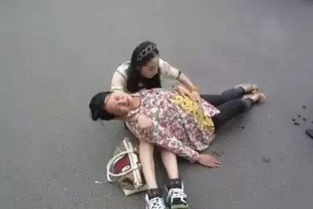 日媒爆料！两名中国人在东京街头惨遭暴徒铁管袭击重伤