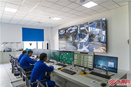 工作人员调试设备