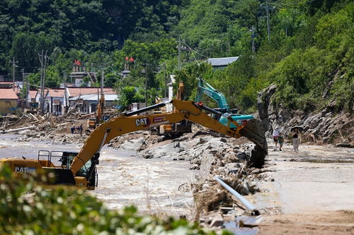 冯家峪镇受灾道路