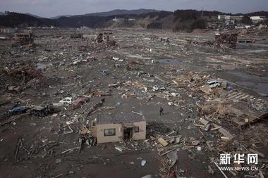 海啸过后满目疮痍的景象