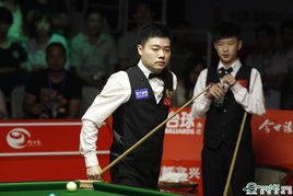 赵心童与丁俊晖比赛画面