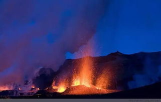 火山喷发的壮观场景