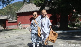 两个和尚的形象