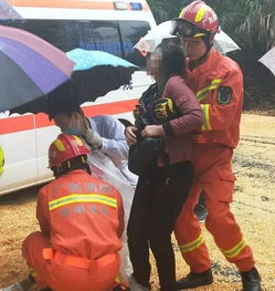 龙凤胎弟弟手臂被吸入出水口不幸溺亡，救援现场揪心！