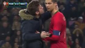 愤怒的球迷冲进球员通道