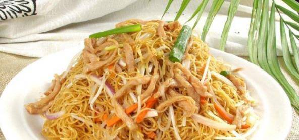 新疆炒米粉：从街头小吃到网红爆款的华丽转身