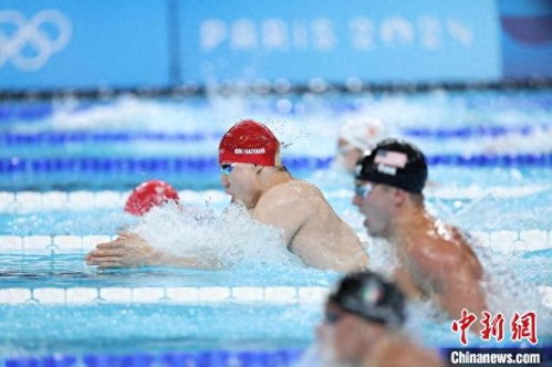 覃海洋领奖画面