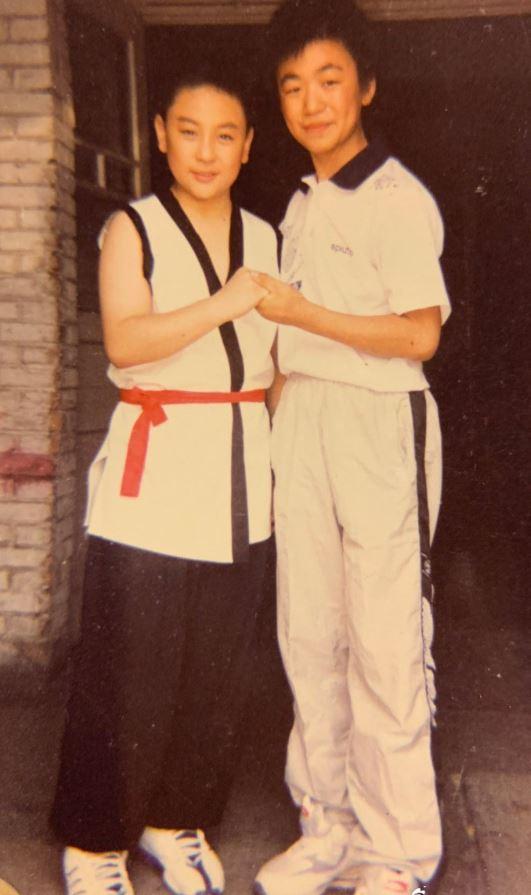 王宝强和释小龙在一起的合影