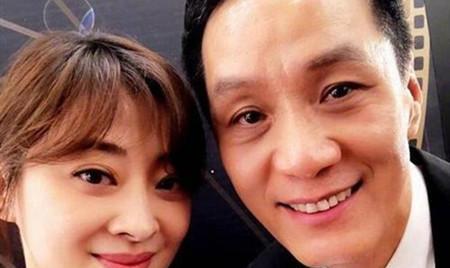 两人在生活中的合照笑容满面