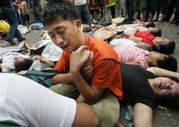 遇难者家属悲痛欲绝