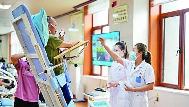 康复训练中的演员