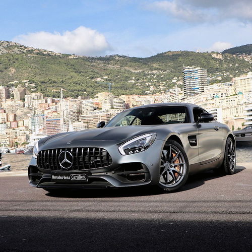 警方通报：男子遭奔驰司机亮证逼让路，背后真相令人咋舌！