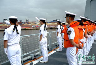 海军官兵在湖北舰甲板上列队