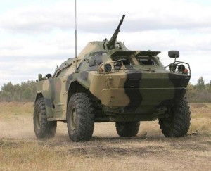 震撼！解放军演练坦克冲滩上岸，看大国军队风采