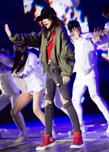 张碧晨新加坡演唱会：火爆开票背后的疯狂追捧！