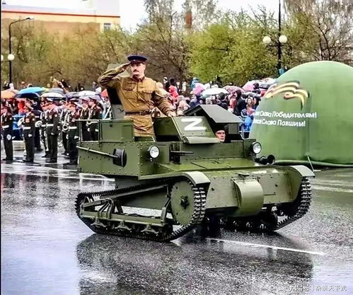 老式坦克缓缓驶过