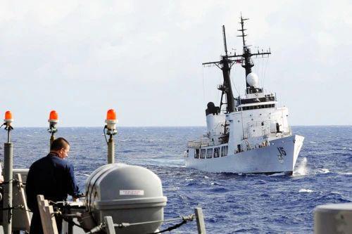 中国海警强硬应对菲侵权挑衅：拖离对方船只