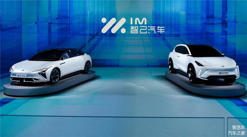 智己汽车行驶在路上的场景