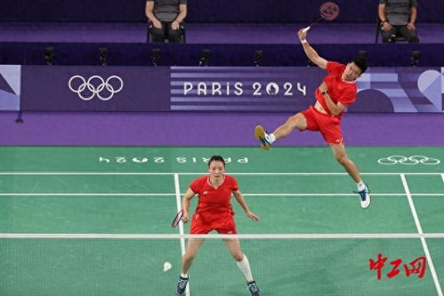 刘雨辰向黄雅琼求婚场景