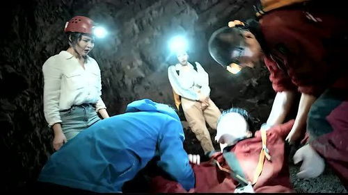 小妖怪们在洞穴