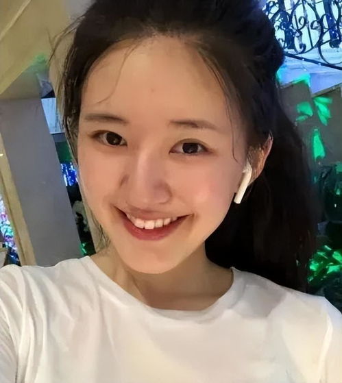 赵露思参加活动照片