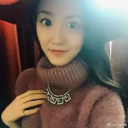 卿晨璟靓成为网络主播的相关报道截图