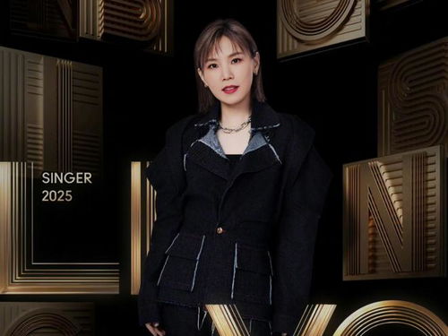 李佳薇在《歌手2025》舞台上的激情演唱照