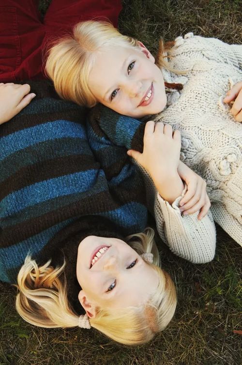 女子受伤躺在地上