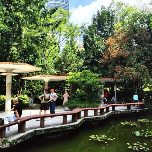 各地避暑设施开放，暑期旅游新风尚！