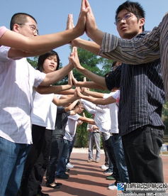 嘉宾们在《你好星期六》游戏中竞争