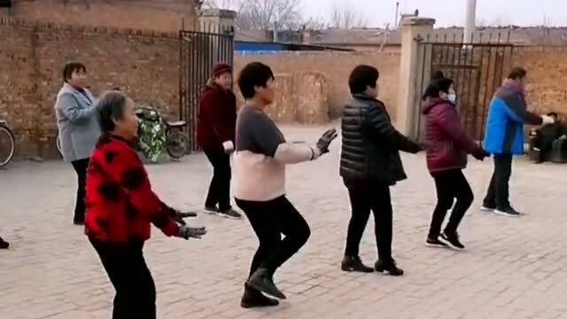 女子凌晨五点广场舞引纠纷 报警硬刚背后的故事