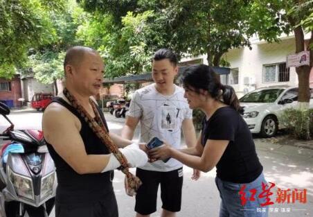 父子救人现场示意