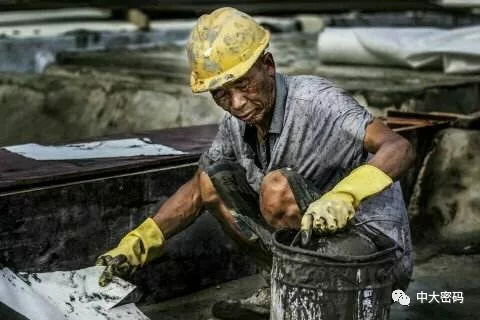 扬扬在工地上干活