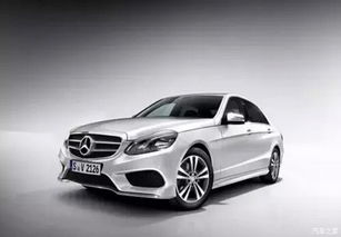 男子怒怼奔驰司机‘亮证’逼让路，真相令人咋舌！